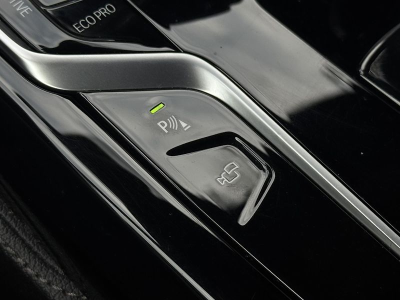 BMW Řada 5 (2021) M550i xDrive Laser, DPH, 1.Maj - fotka 41 z 59