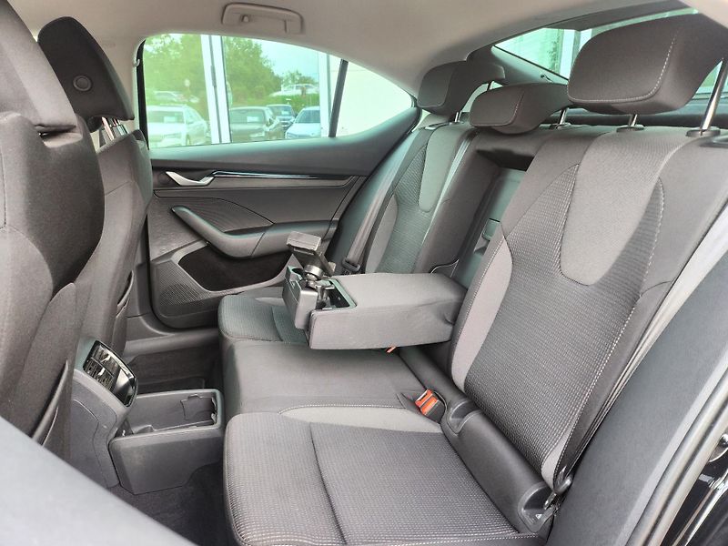 Škoda Octavia Selection 1.5 TSI 110kW - fotka 21 z 26