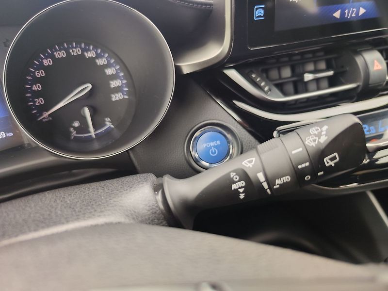 Toyota C-HR 1.8 HEV/90kW Comfort e-CVT - fotka 26 z 32