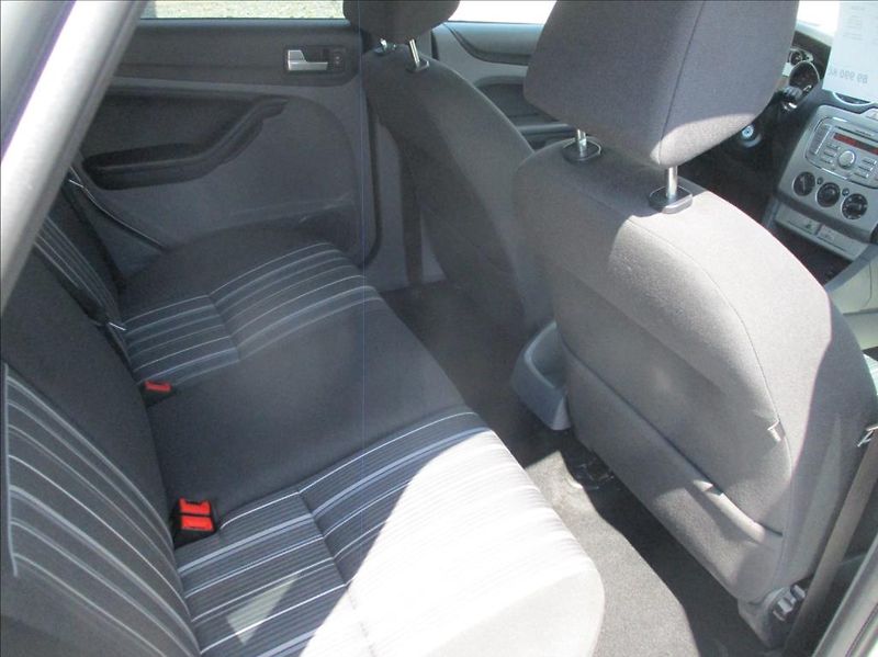 Ford Focus 1,6 i, klima, serv. kniha, - fotka 11 z 33