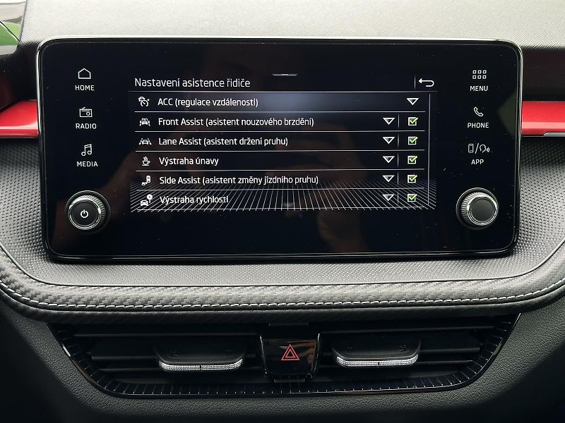 Škoda Fabia 1.0TSi 116PS Monte Carlo Bi-LE - fotka 29 z 37