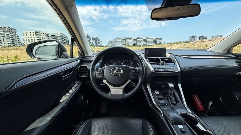 Lexus NX 300h 300H 2,5 HEV PREMIUM (LUXURY) - fotka 24 z 33