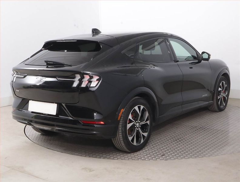 Ford Mustang Mach-E (2023) Standard Range AWD, SoH 94% - fotka 5 z 20