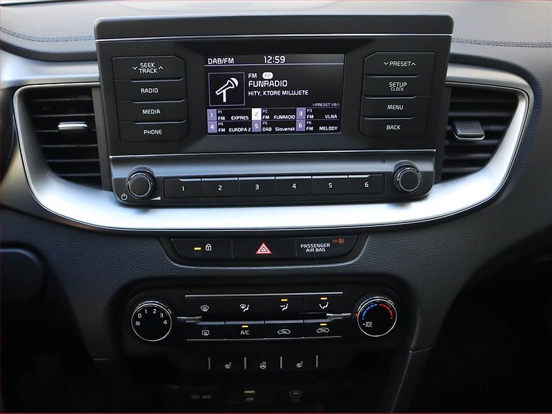 Kia Ceed (2023) 1.5 T-GDI, Serv.kniha - fotka 12 z 18