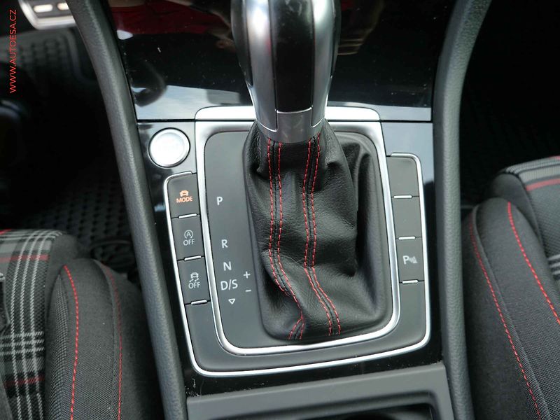 Volkswagen Golf (2017) 2.0 TSi, GTi, DSG - fotka 17 z 26