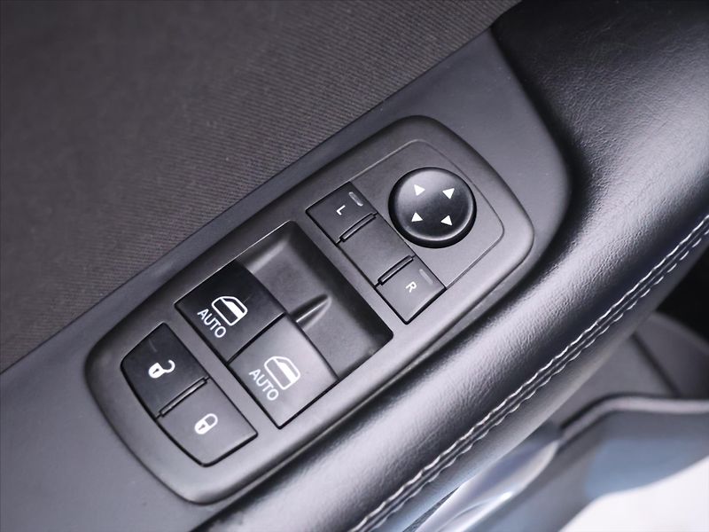 Dodge Challenger 3,6 V6 227kW Automat SXT - fotka 15 z 33