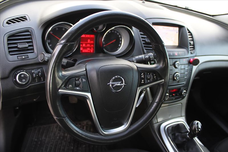 Opel Insignia 2.0 CDTI NAVI - fotka 14 z 20