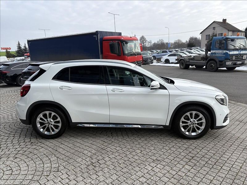 Mercedes-Benz GLA 2,0 220 4M,AMG,CZ,1.majitel - fotka 8 z 17