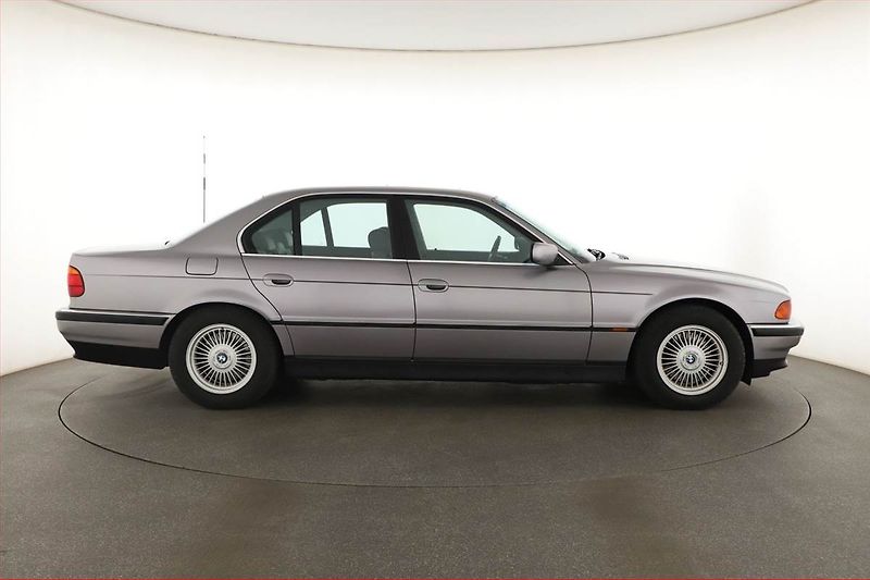 BMW Řada 7 (1994) 740i, Automat, Kůže, Tempomat - fotka 6 z 20
