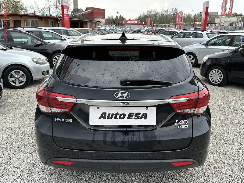 Hyundai i40 (2018) 1.7CRDi, 2.maj,ČR, Navi, AC - fotka 5 z 20