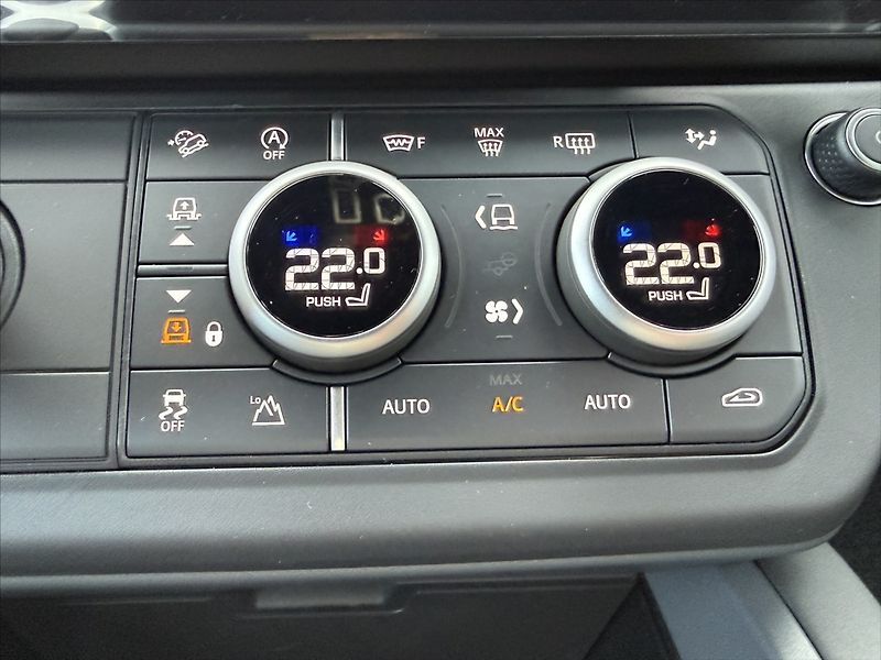 Land Rover Defender (2026) 3,0 110 X-DYNAMIC SE D250 - fotka 21 z 27