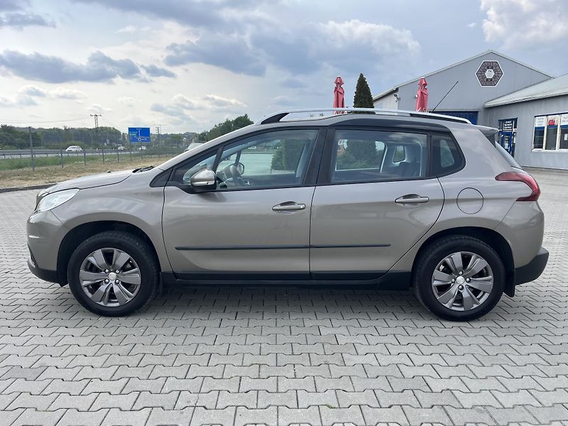 Peugeot 2008 (2016) 1.2 PURETECH - fotka 11 z 16