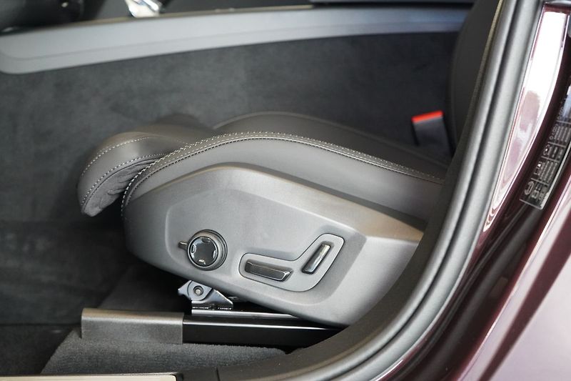 Volvo XC60 B5 AWD PLUS Dark LCI, H/K, LED - fotka 19 z 48