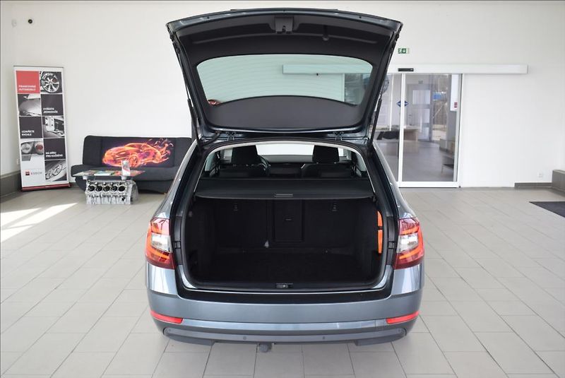 Škoda Octavia 1,6 TDi, DSG,NAVI,serviska, - fotka 12 z 40