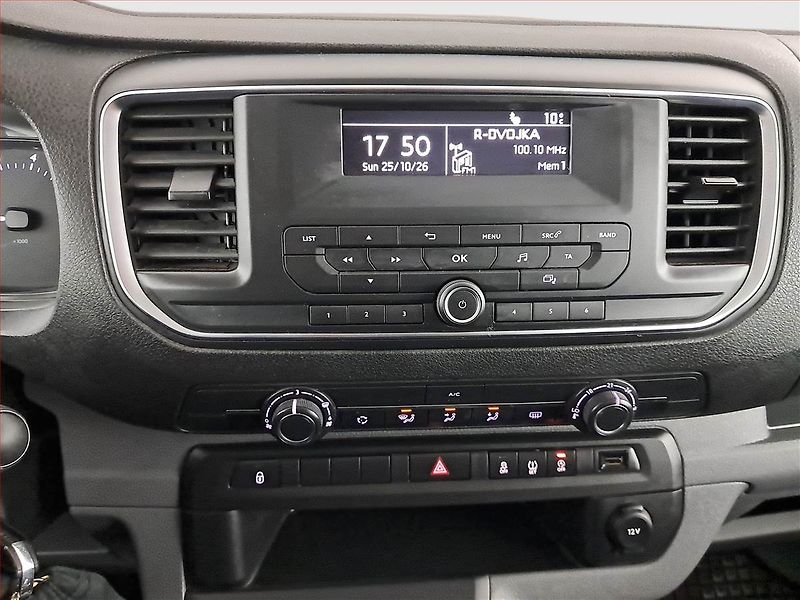 Peugeot Expert (2020) 2.0 BlueHDi, Bus, 6Míst, ČR - fotka 12 z 15