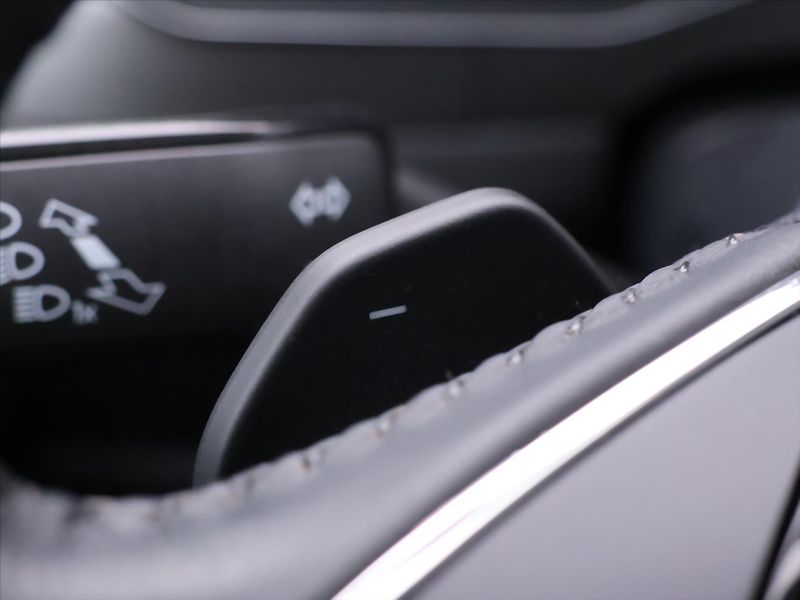 Škoda Superb 2,0 TDI 147kW 4x4 DSG Style+ - fotka 17 z 35
