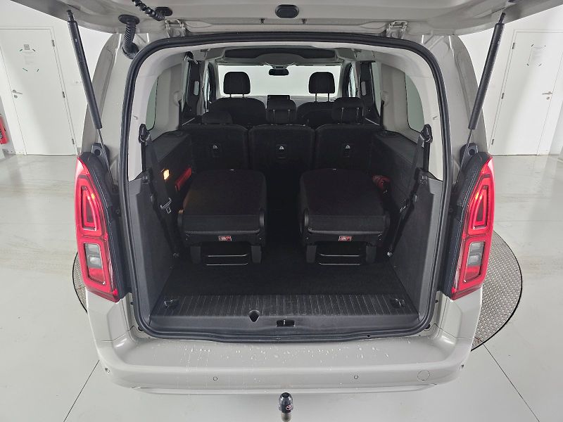 Toyota ProAce City Verso (2020) long 1.2i 130k 7AT Family - fotka 27 z 28