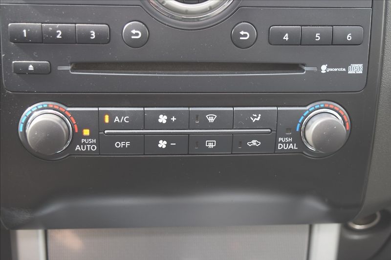 Nissan Navara 3,0 dCi V6 170KW TAŽNÉ 4X4 ALU - fotka 40 z 45