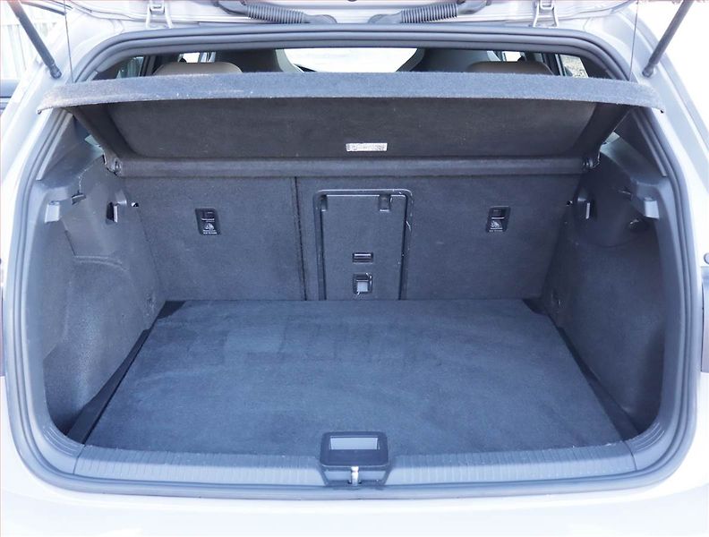 Volkswagen Golf (2021) R-Line 1.5 TSI, Kůže, Navi - fotka 14 z 20
