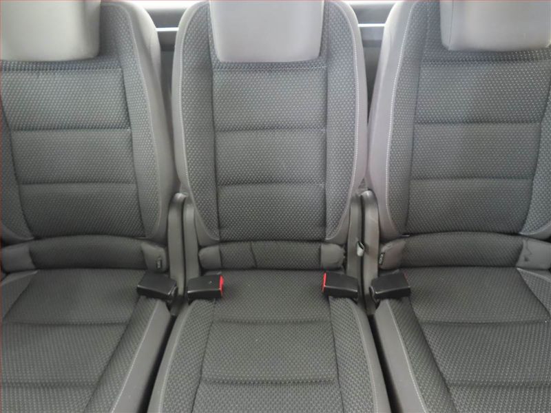 Volkswagen Touran (2011) 2.0 TDI, Automat, Tempomat - fotka 10 z 15