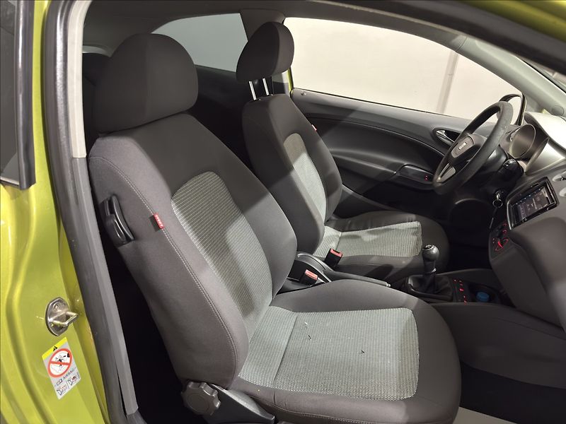 Seat Ibiza 1,4   i KLIMATIZACE PO STK - fotka 15 z 19