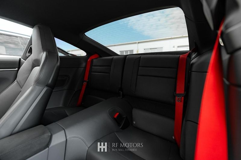 Porsche 911 (2024) Carrera PDK 385 PS, 1.majitel - fotka 14 z 30
