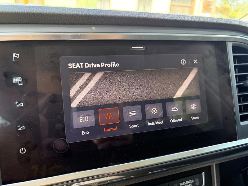 Seat Ateca 2.0TDI 110KW DSG 4DRIVE LED - fotka 45 z 56