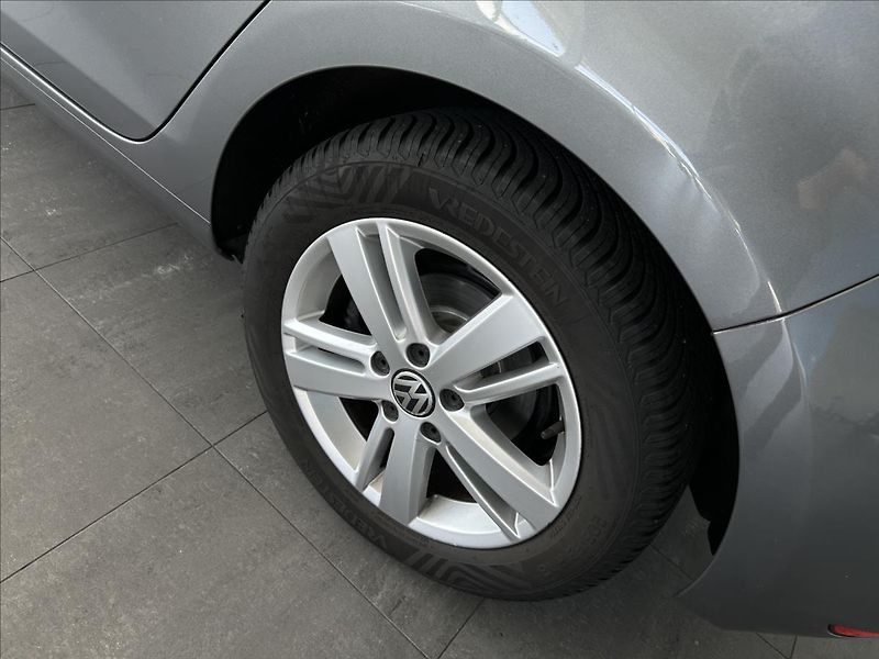 Volkswagen Golf 1,2   TSI,SERVISKA,MATCH - fotka 25 z 25