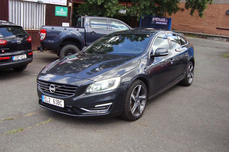 Volvo V60 (2013) PLUG-IN-HYBRID,2.4D6,AWD,158kW - fotka 3 z 78