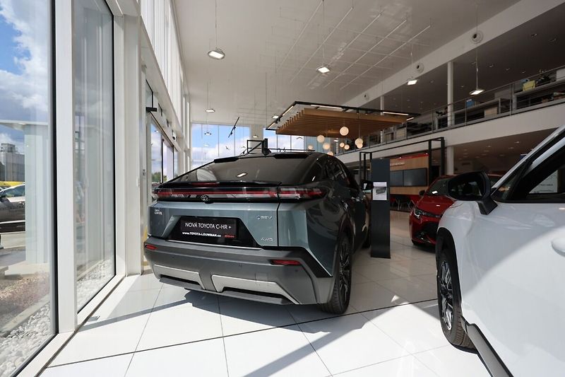 Toyota C-HR EXECUTIVE VIP světlý interiér - fotka 4 z 19