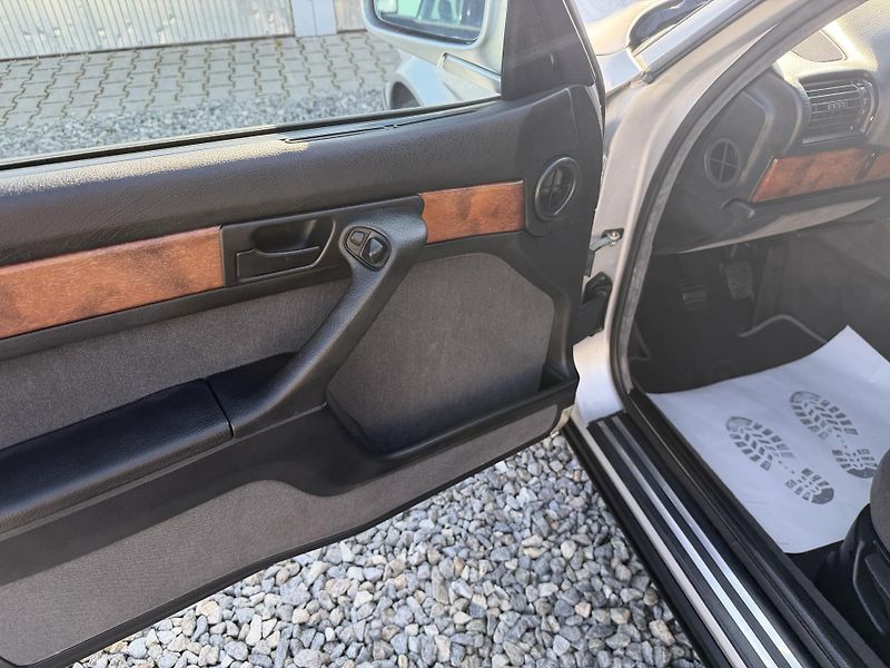 BMW Řada 7 730i 190PS SHADOWLINE EXTRA!!! - fotka 137 z 156