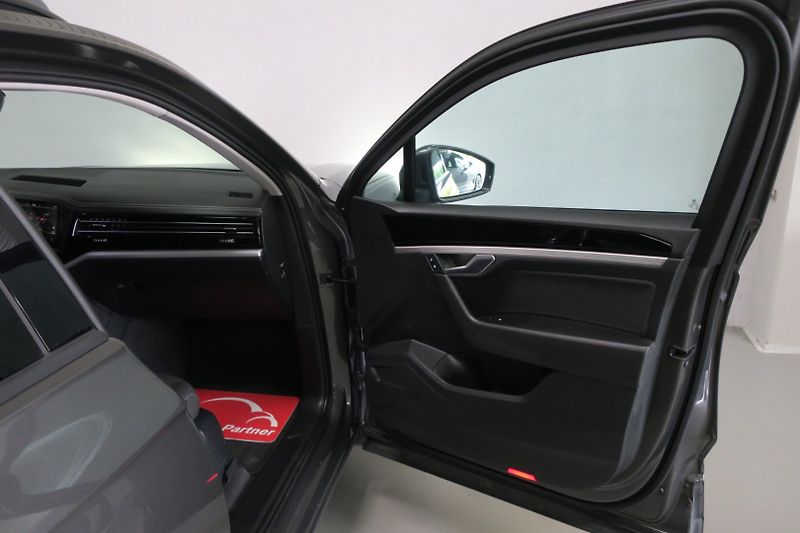 Volkswagen Touareg (2022) 3,0 TDI V6 ČR tažné 3,5t - fotka 38 z 50
