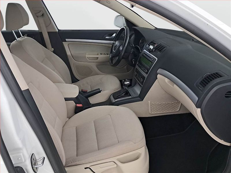 Škoda Octavia (2013) Elegance 1.6 TDI, Automat - fotka 9 z 17