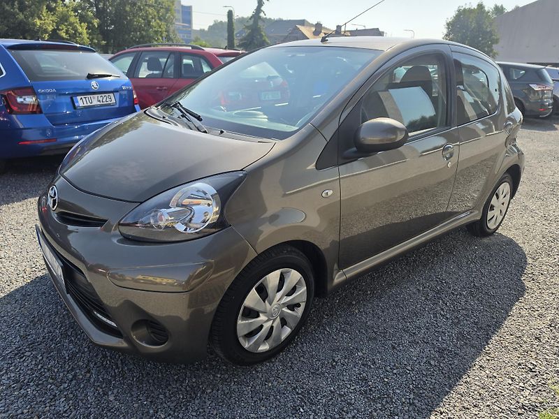 Toyota Aygo 1.0 i Navigace  Vyhřev sedadel - fotka 2 z 15