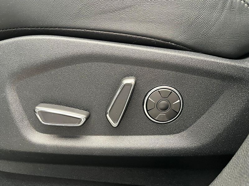 Ford S-MAX 2,5 FHEV Vignale 140KW  7 míst - fotka 36 z 57