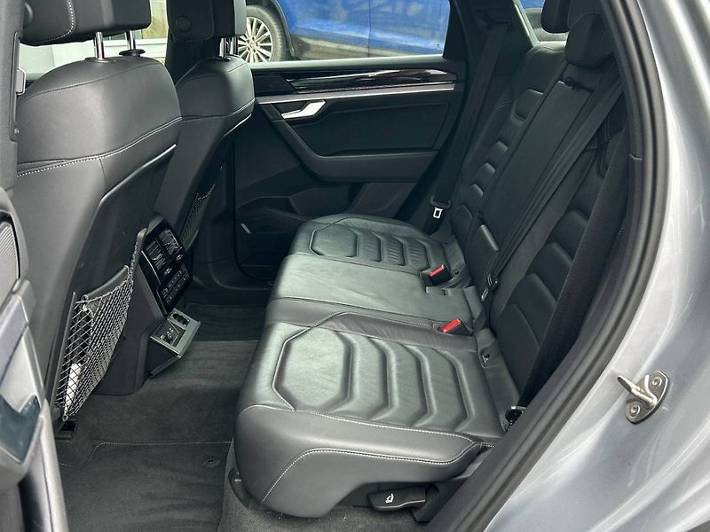 Volkswagen Touareg (2021) V6 3.0TDI 8AT 4MOTION R-Line - fotka 24 z 35