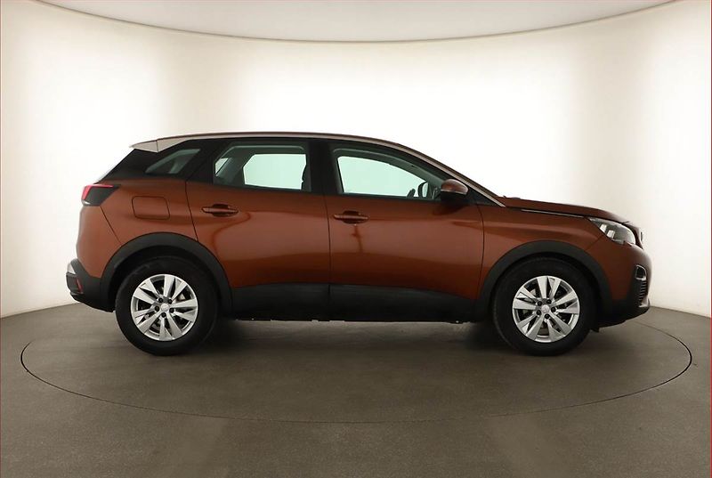 Peugeot 3008 (2019) 1.2 PureTech, Serv.kniha, Navi - fotka 6 z 13