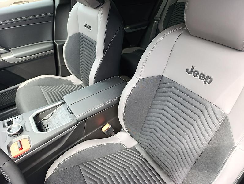 Jeep Compass (2026) First Edition e-Hybrid 145k - fotka 16 z 27