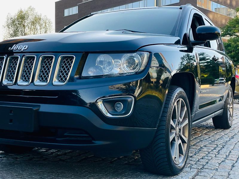 Jeep Compass 2.4i 4x4 AUT KAMERA TAŽNÉ - fotka 45 z 47