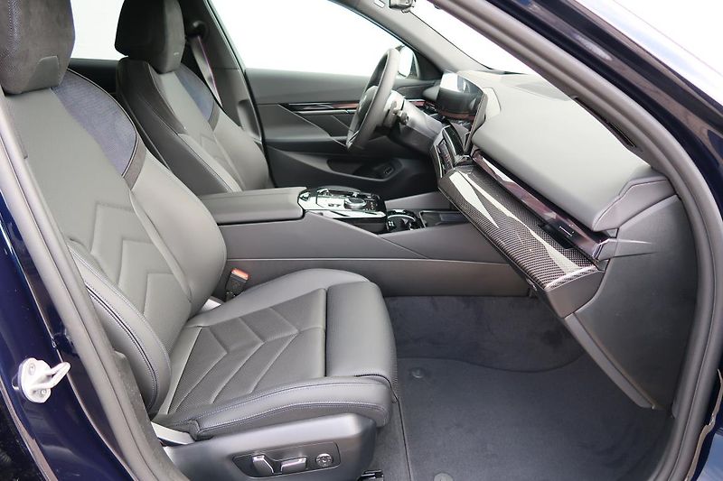 BMW Řada 5 540d xDrive Touring - fotka 8 z 9