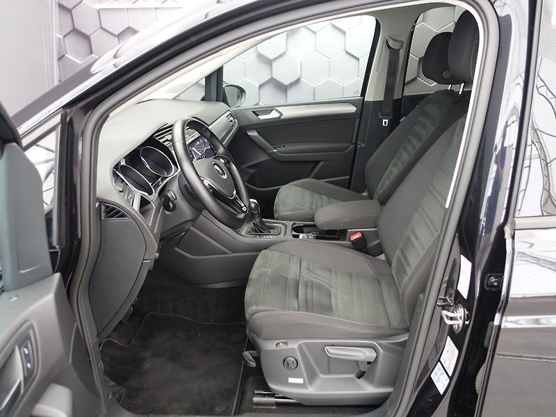 Volkswagen Touran 2.0 TDi, DSG, LED SVĚTLA - fotka 23 z 36