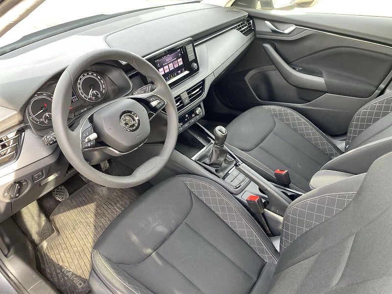 Škoda Kamiq (2023) 1.0 TSI Ambition - fotka 8 z 32