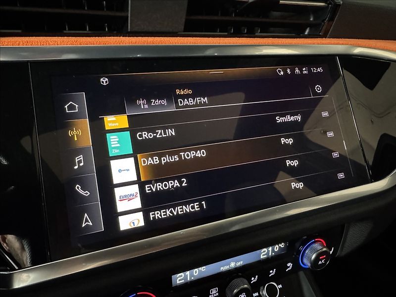 Audi Q3 2,0 TDi  S-Line Záruka LED Kam - fotka 35 z 45