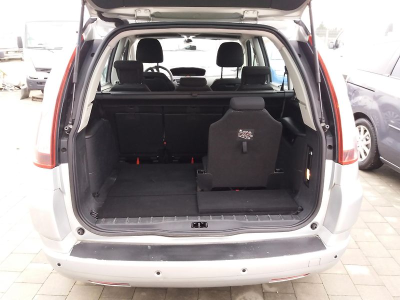 Citroën Grand C4 Picasso 1.6 16V,7.MÍST,SERV.KNÍŽKA!! - fotka 7 z 15