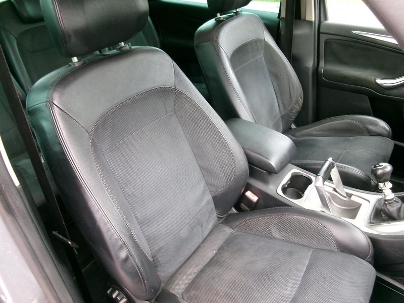 Ford S-MAX 2,0TDCi PANORAMA AC TEMP - fotka 17 z 23