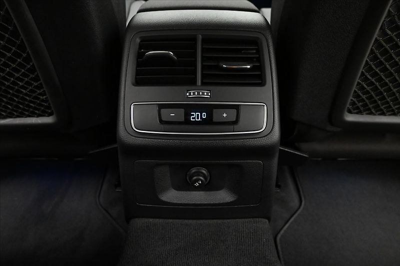 Audi A4 2,0 40TDI 150 kW S-Tronic Záru - fotka 23 z 34