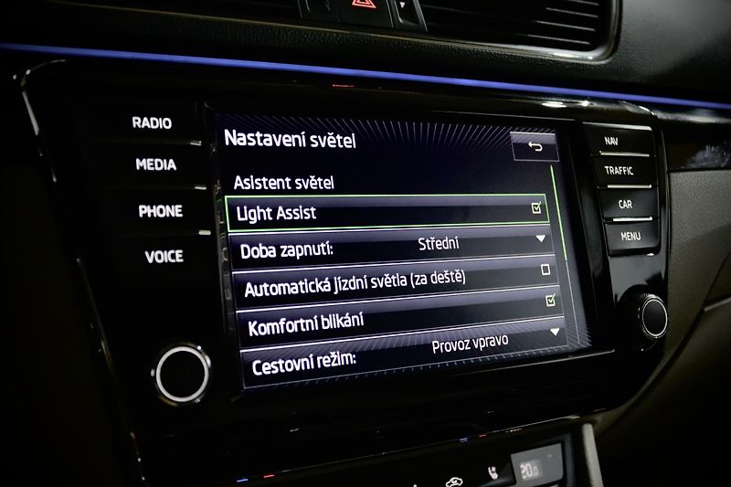 Škoda Superb 3 2.0 TDI 140 kW DSG L&K - fotka 41 z 49