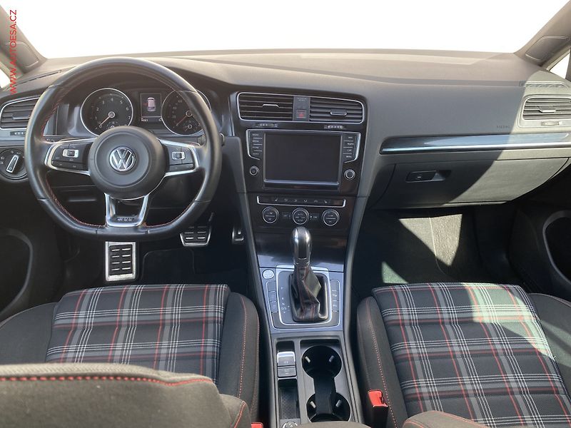 Volkswagen Golf (2014) 2.0 TSi, GTi, DSG, bixen - fotka 8 z 17