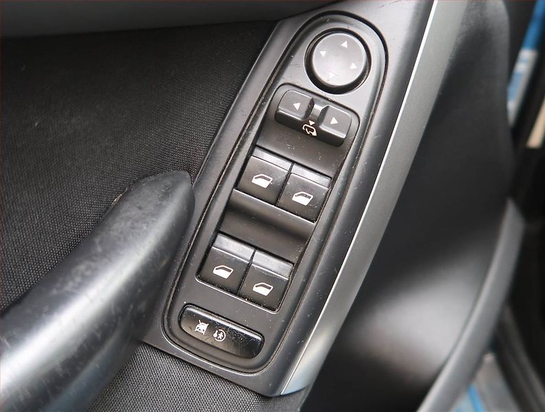Citroën C4 Picasso (2009) 2.0 HDi, nová STK, rezervace - fotka 18 z 19