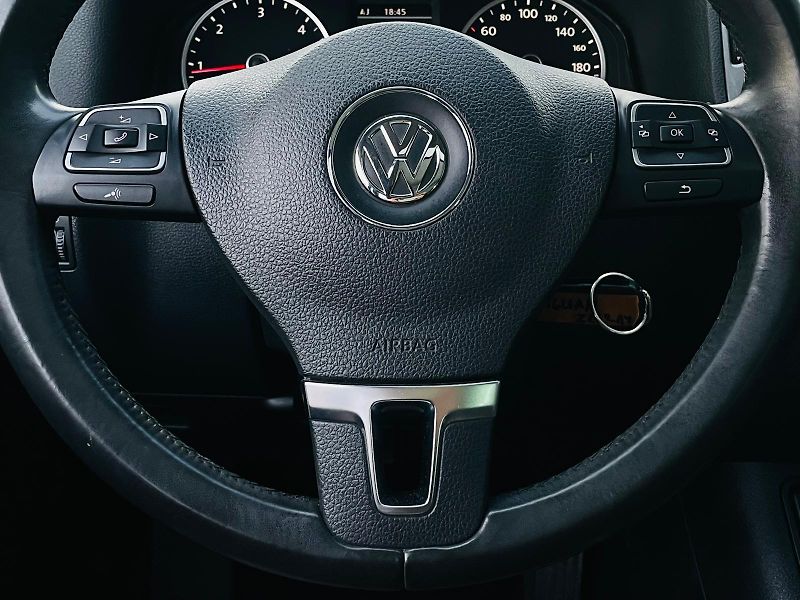Volkswagen Tiguan 2.0TDI MANUÁL SENZORY 1MAJITEL - fotka 31 z 49